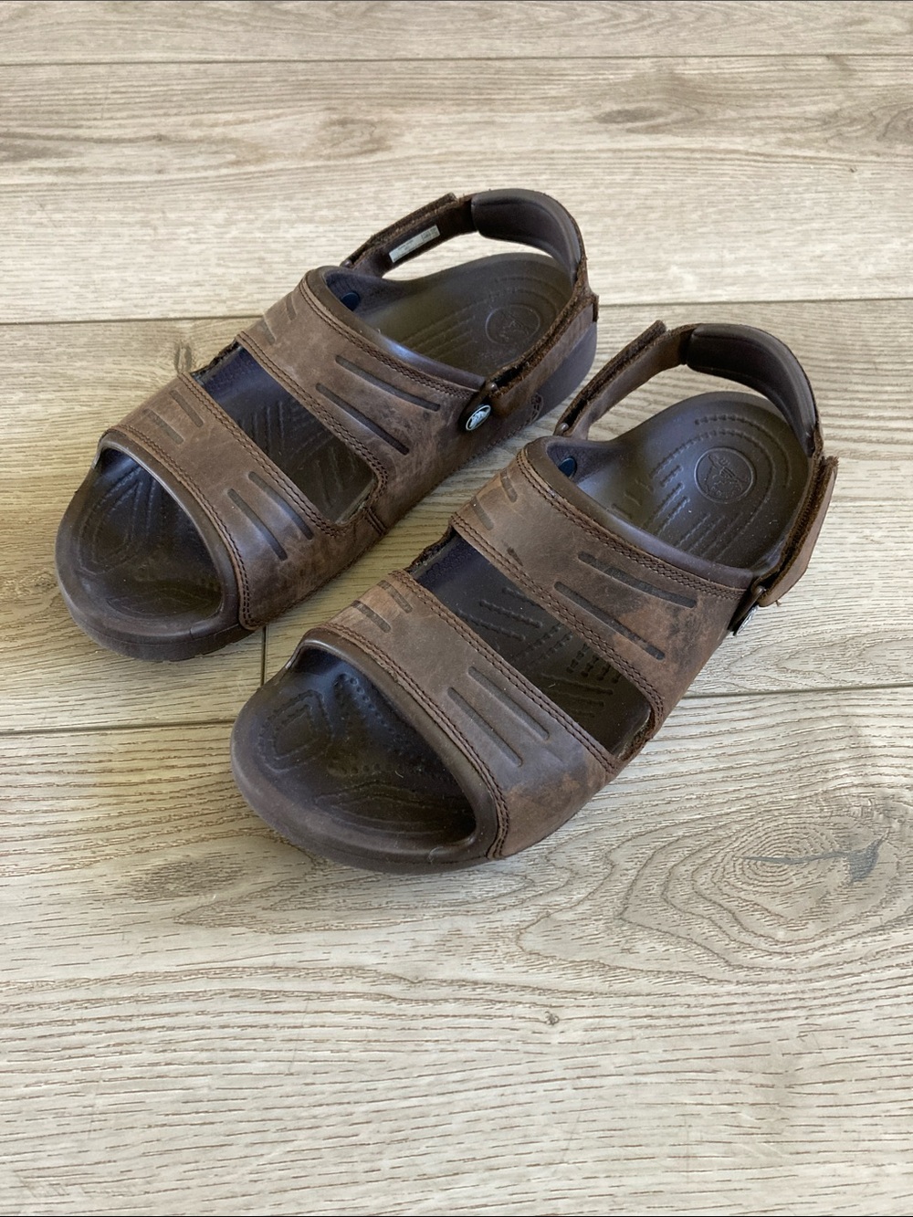 CROCS YUKON Leather Sandal- MAHOGONY- MENS 11